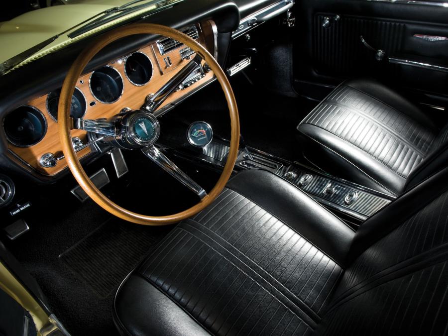 Интерьер Pontiac Tempest GTO Hardtop Coupe 1966 года  (фото 10 из 12)